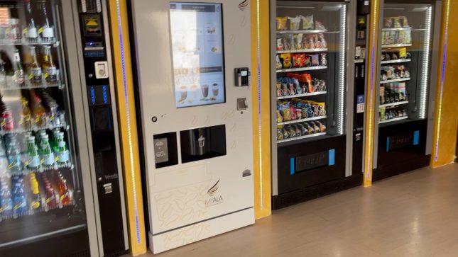 MyAlaShop24 — interno con vending machine